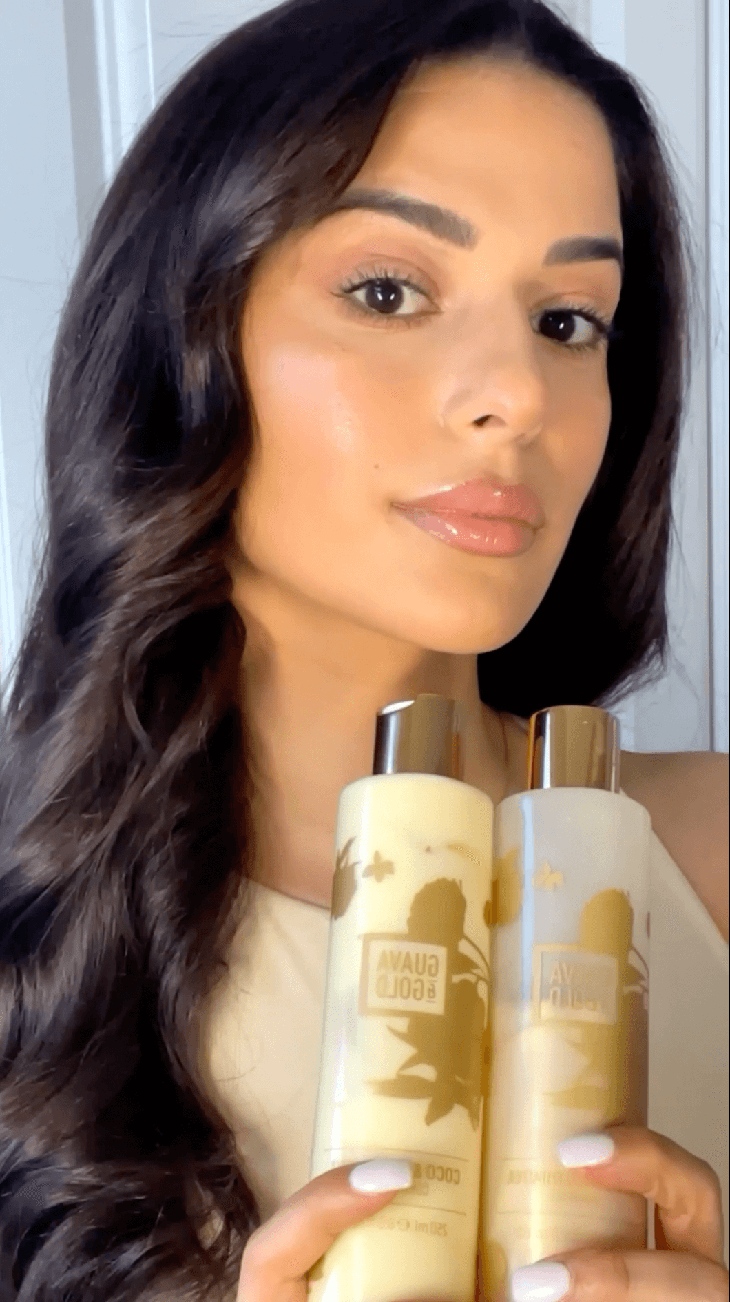 Guava & Gold shampoo with natural oils