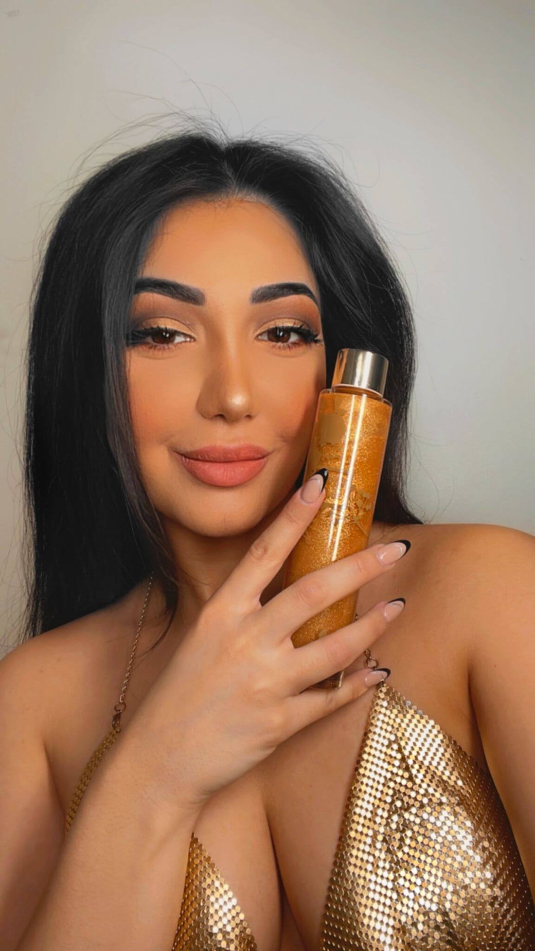 Lady with Guava & Gold Paradise Found Shimmering Body Oil